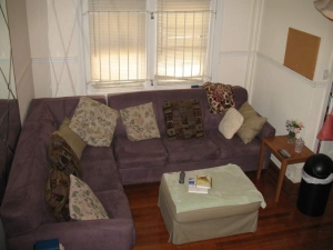 clutter-free-living-room